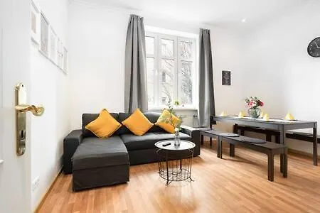 2bedroom In Historic Near Nymphenburg Palace Lägenhet München